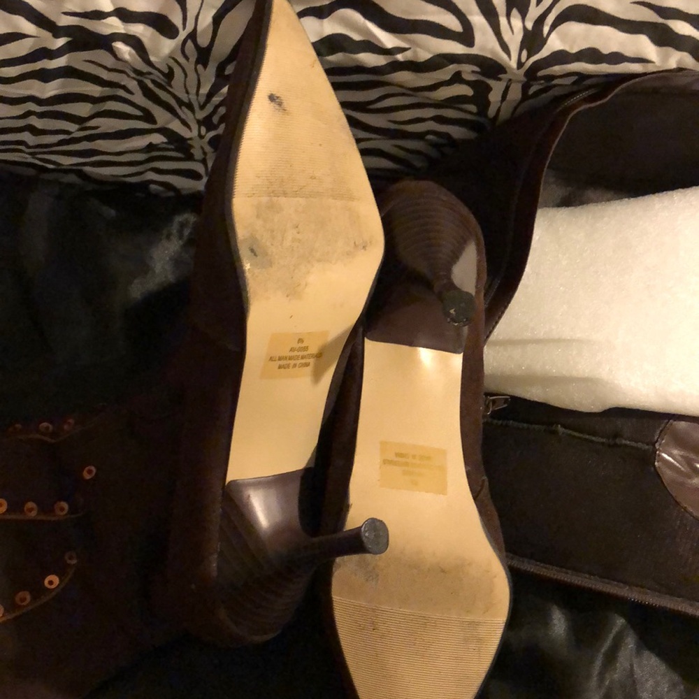 Boots - Picture 6 of 8